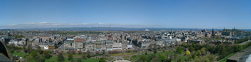 Edinburgh view Princes Street 2001-05-05.jpg
