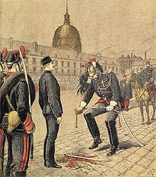 Un tableau représentant la dégradation d'Alfred Dreyfus, un militaire juif accusé à tort d'espionnage au profit de l'Allemagne à la fin du XIXe siècle.