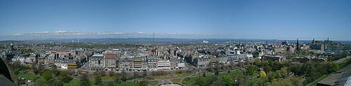 Edinburgh view Princes Street vignetting 2001-05-05.jpg